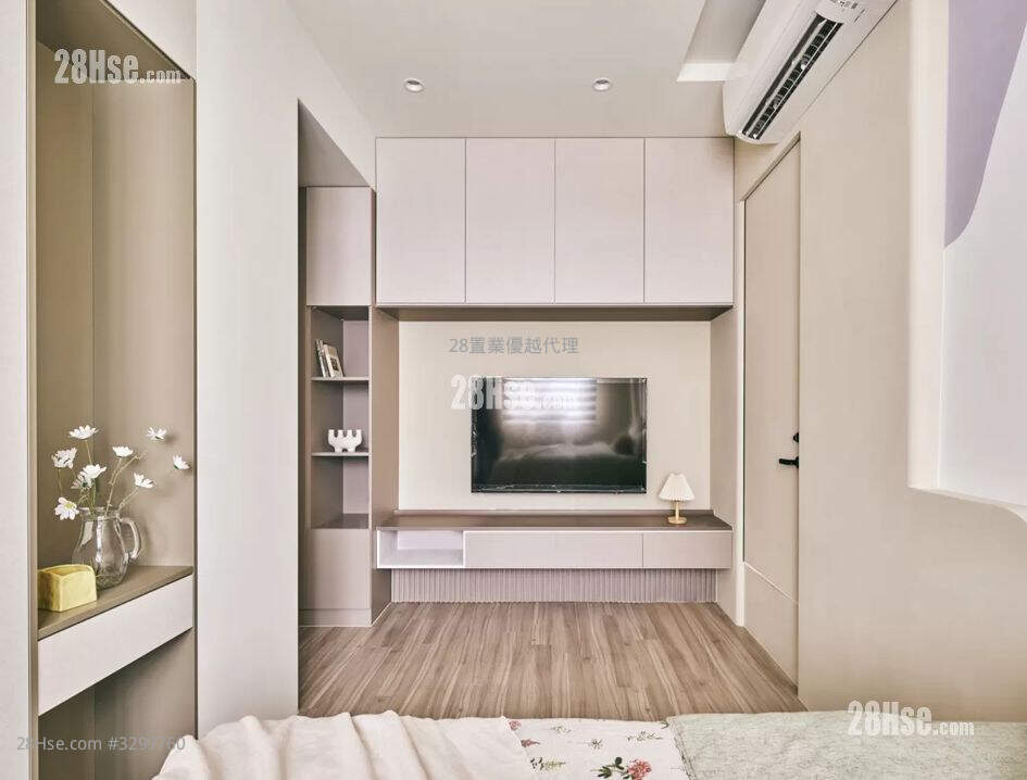 Siu Hong Court Sell 2 Bedrooms , 1 Bathroom 464 ft² ( 43.1 m² )