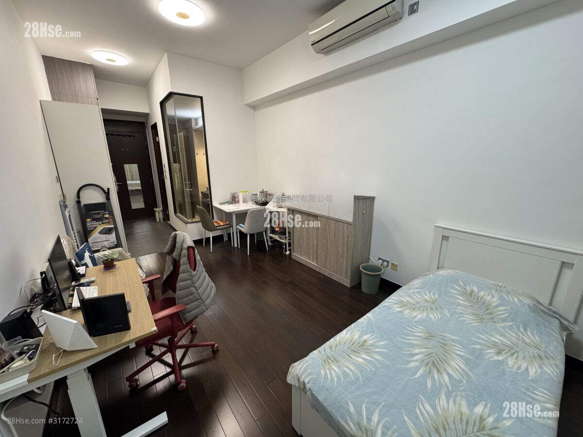 J Residence Rental Studio , 1 Bathroom 358 ft² ( 33.3 m² )