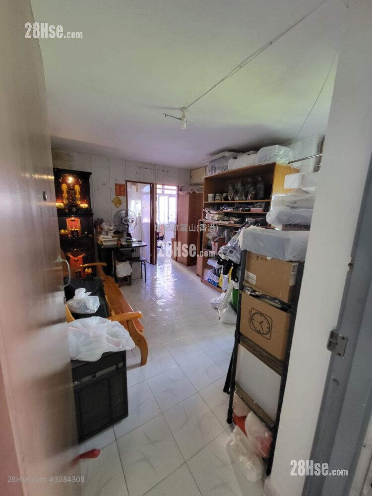 Fung Tak Estate Sell 2 Bedrooms , 1 Bathroom 407 ft² ( 37.8 m² )