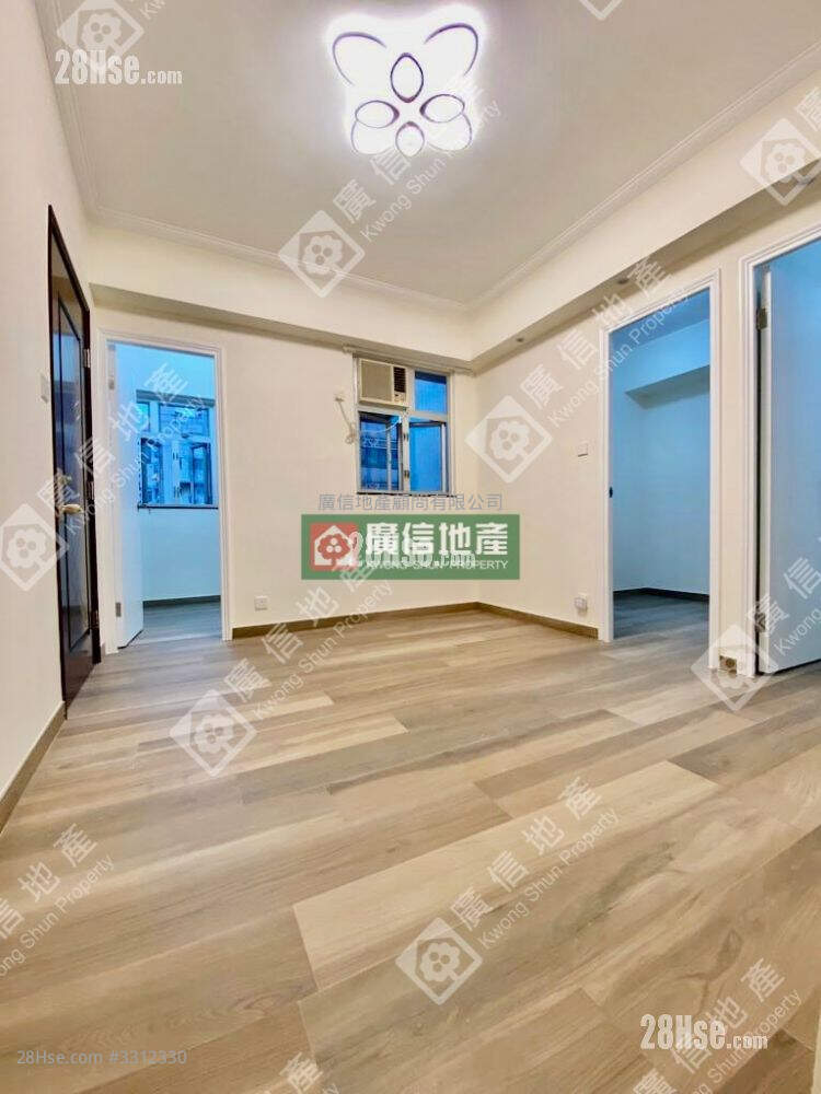 Cheong Wai Building Sell 3 Bedrooms , 1 Bathroom 378 ft² ( 35.1 m² )