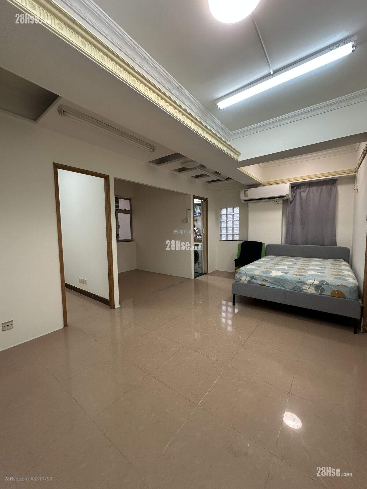 Hong Kiu Mansion Sell 3 Bedrooms , 1 Bathroom 489 ft² ( 45.4 m² )