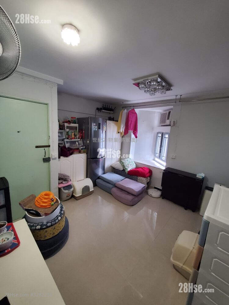 King Lam Estate Sell 2 Bedrooms , 1 Bathroom 264 ft² ( 24.5 m² )