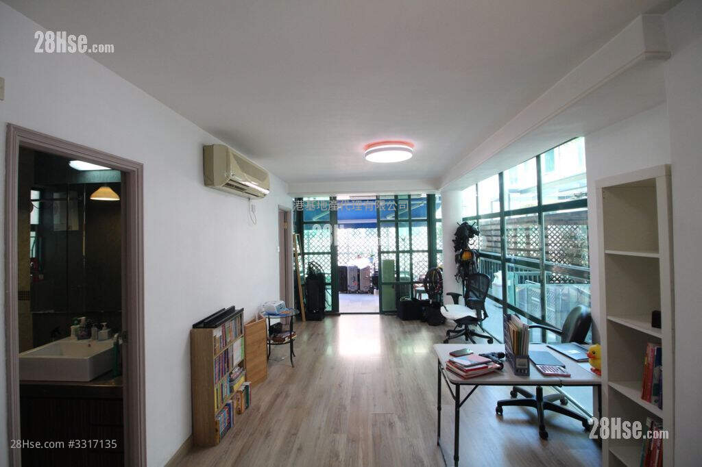 Tai Hang Hau Sell 3 Bedrooms , 1 Bathroom 630 ft² ( 58.5 m² )