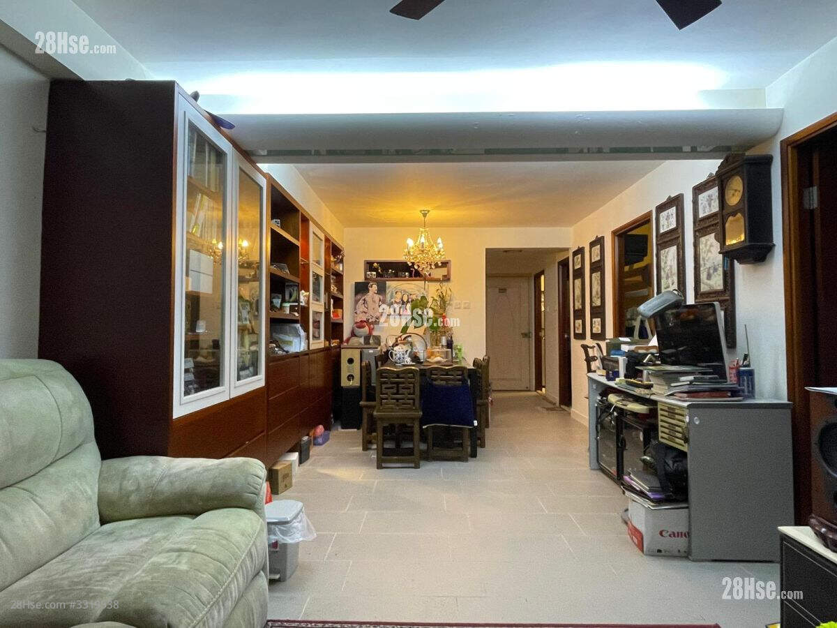 Tai Po Chai Village Sell 3 Bedrooms , 1 Bathroom 700 ft² ( 65.0 m² )