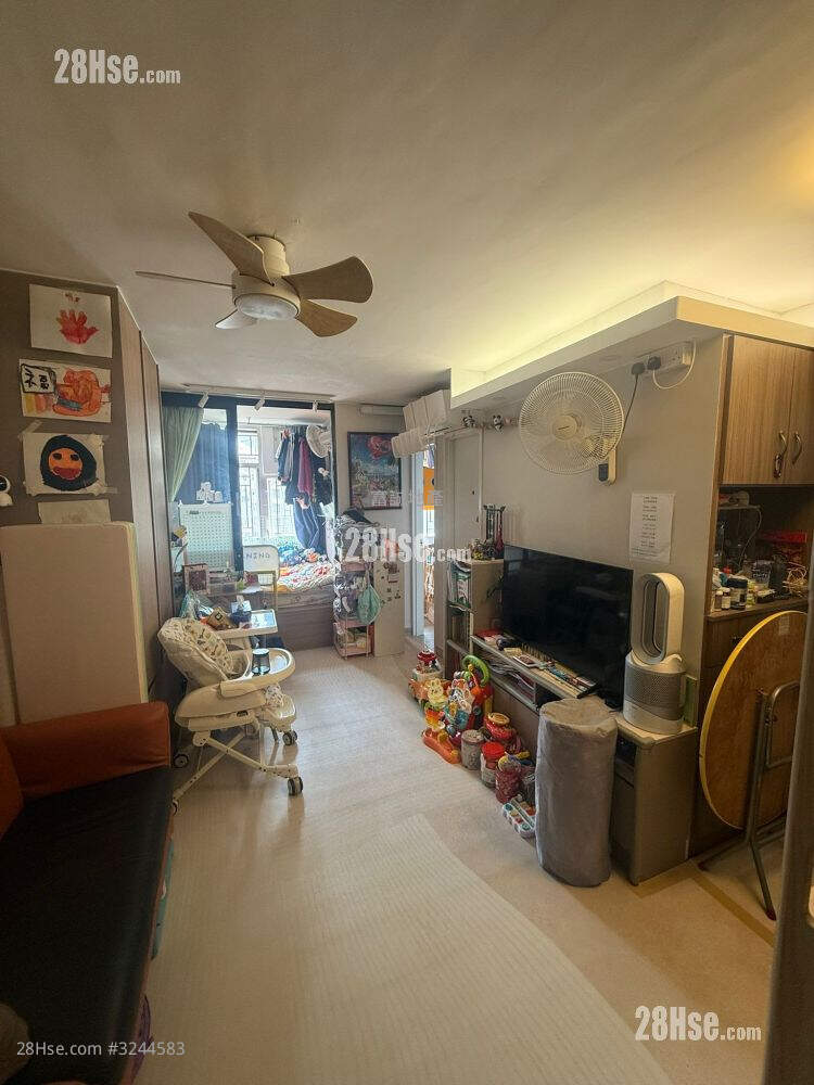 Fung Chuen Court Sell 2 Bedrooms , 1 Bathroom 385 ft² ( 35.8 m² )