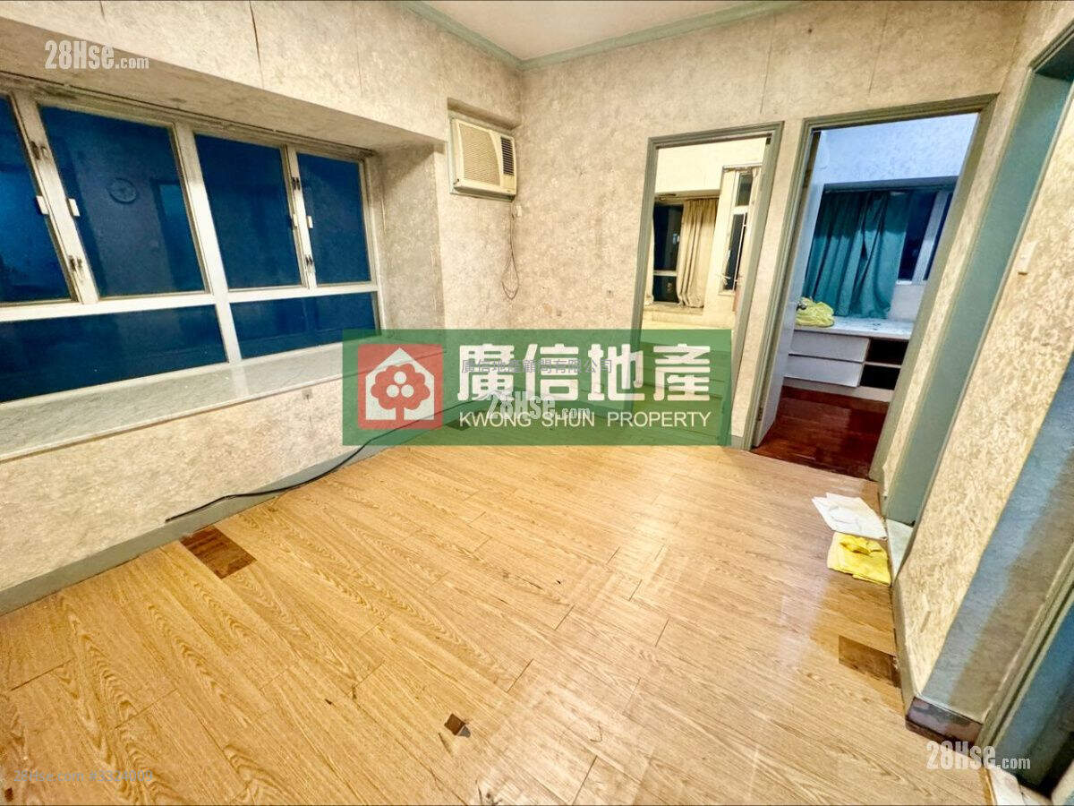 Hung Cheung Building Sell 2 Bedrooms , 1 Bathroom 322 ft² ( 29.9 m² )