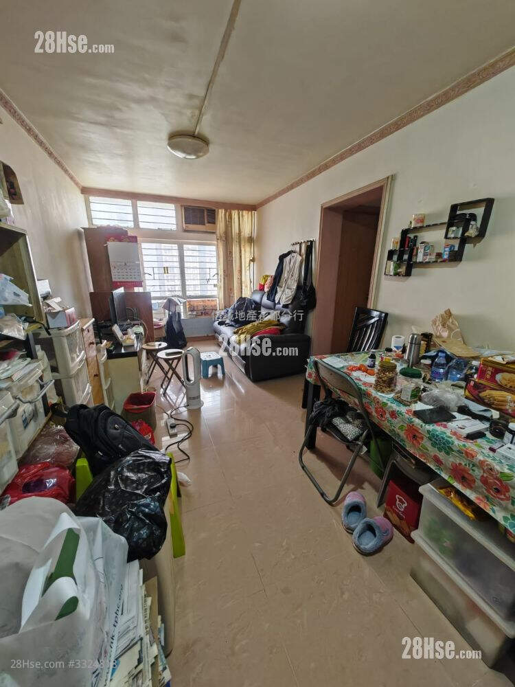 Wah Ming Est Sell 3 Bedrooms , 1 Bathroom 566 ft² ( 52.6 m² )