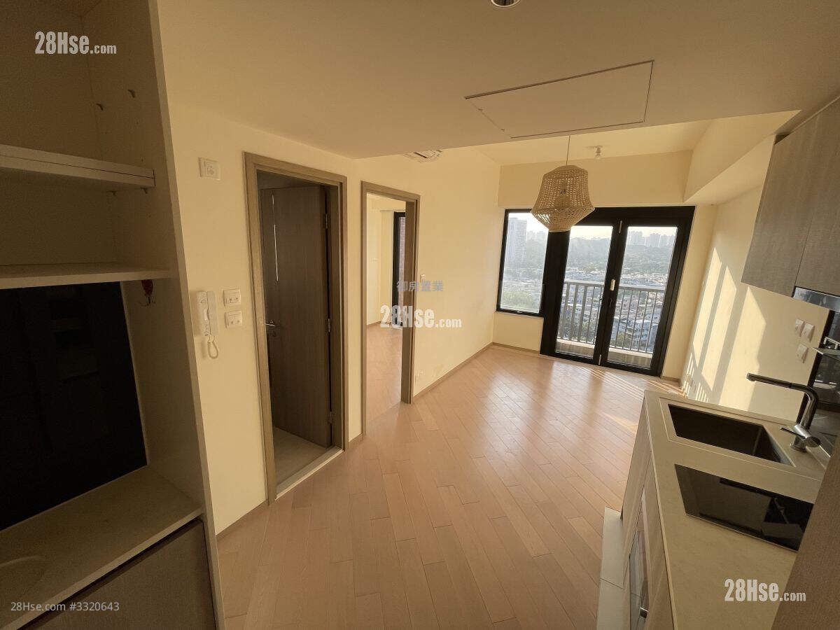 Twin Regency Rental 369 ft² ( 34.3 m² )