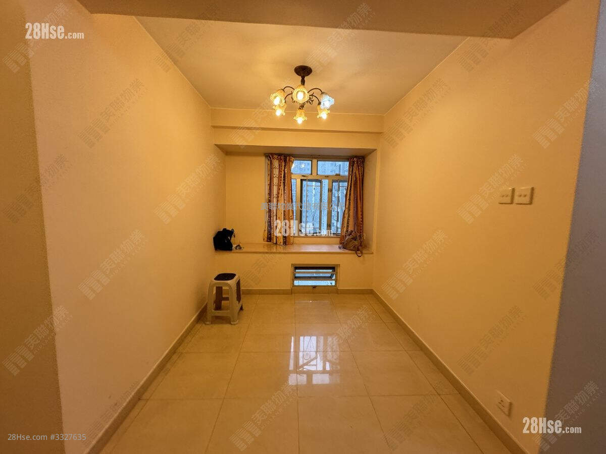 Shatin New Town Sell 3 Bedrooms , 1 Bathroom 505 ft² ( 46.9 m² )