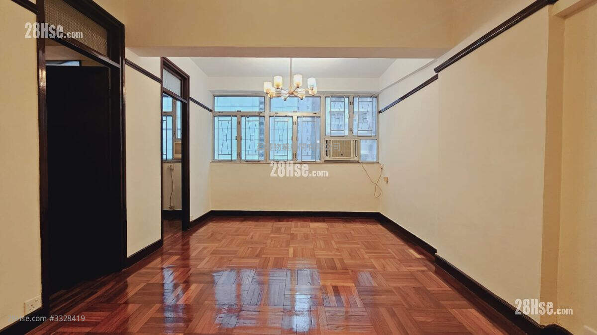 Lok Yau Building Sell 3 Bedrooms , 1 Bathroom 591 ft² ( 54.9 m² )