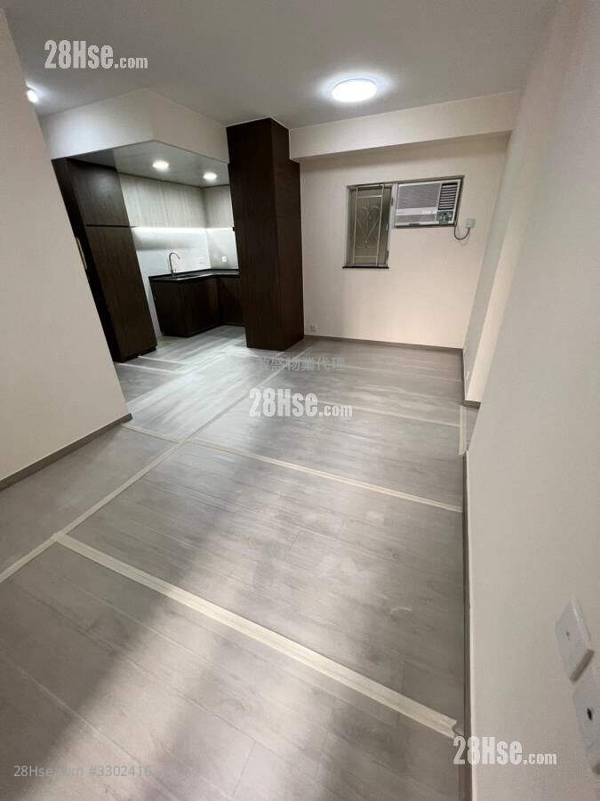 Yue Xiu Plaza Sell 3 Bedrooms , 1 Bathroom 566 ft² ( 52.6 m² )