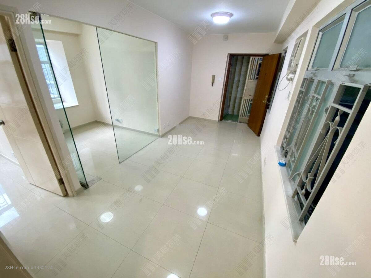 Shatin New Town Sell 2 Bedrooms 348 ft² ( 32.3 m² )