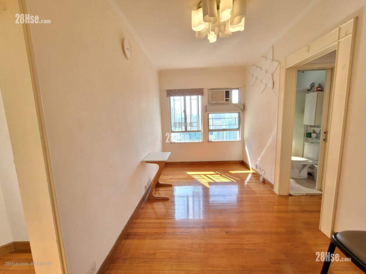 Cheung Wo Court Sell 2 Bedrooms , 1 Bathroom 434 ft² ( 40.3 m² )