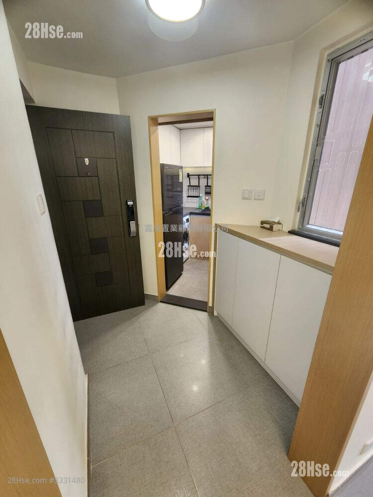 Lok Nga Court Sell 2 Bedrooms , 1 Bathroom 483 ft² ( 44.9 m² )