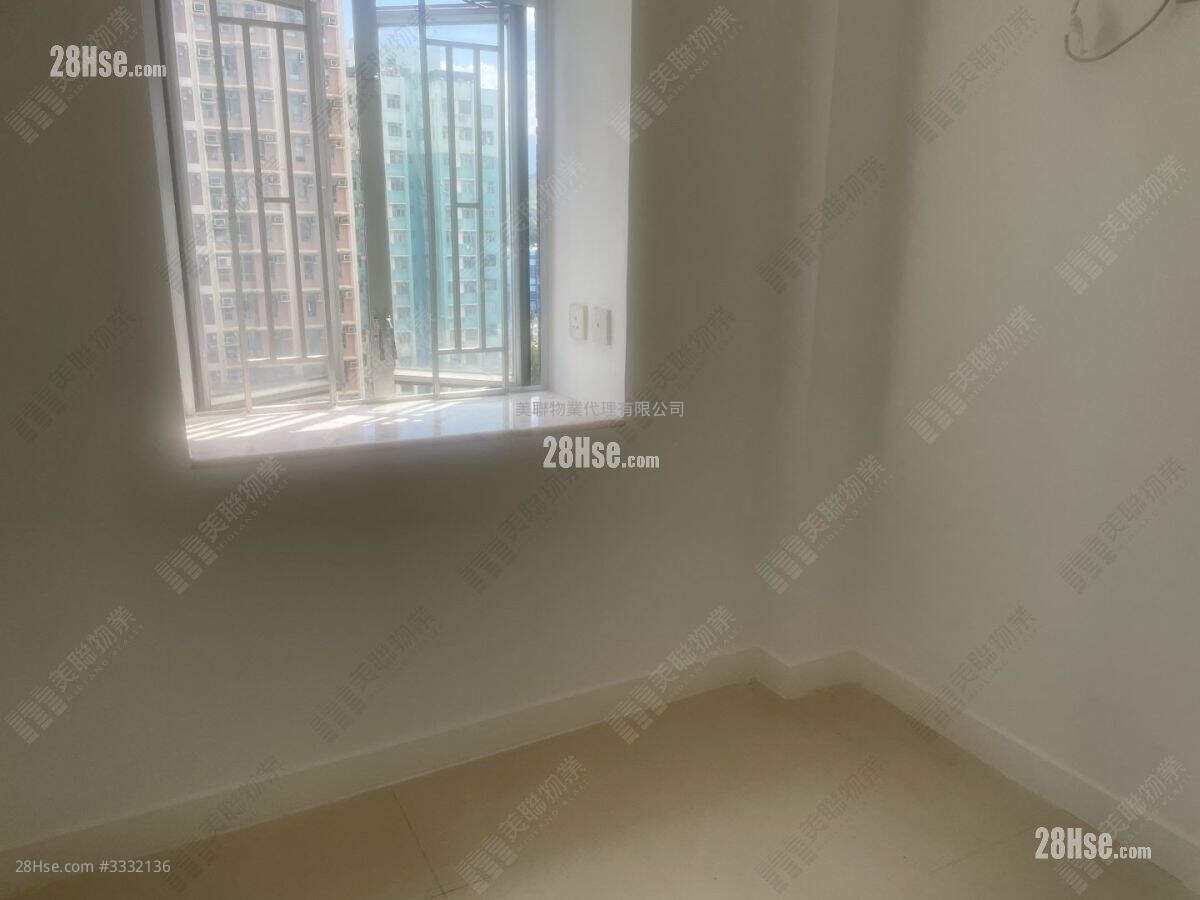 Full Yau Court Sell 2 Bedrooms 280 ft² ( 26.0 m² )