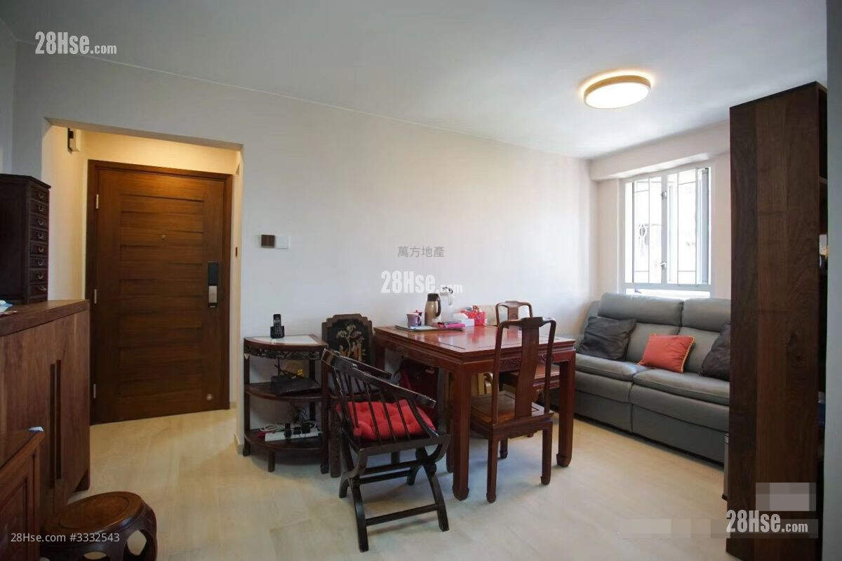 Yue Tin Court Sell 3 Bedrooms , 1 Bathroom 548 ft² ( 50.9 m² )