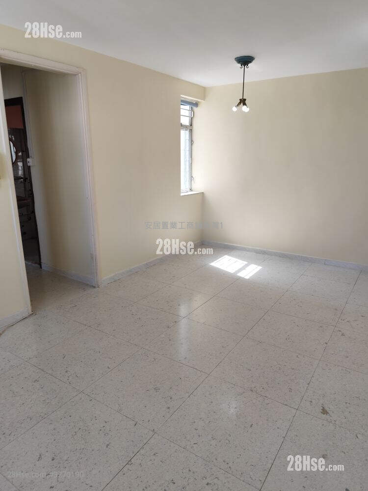 Greenwood Terrace Rental 504 ft² ( 46.8 m² )