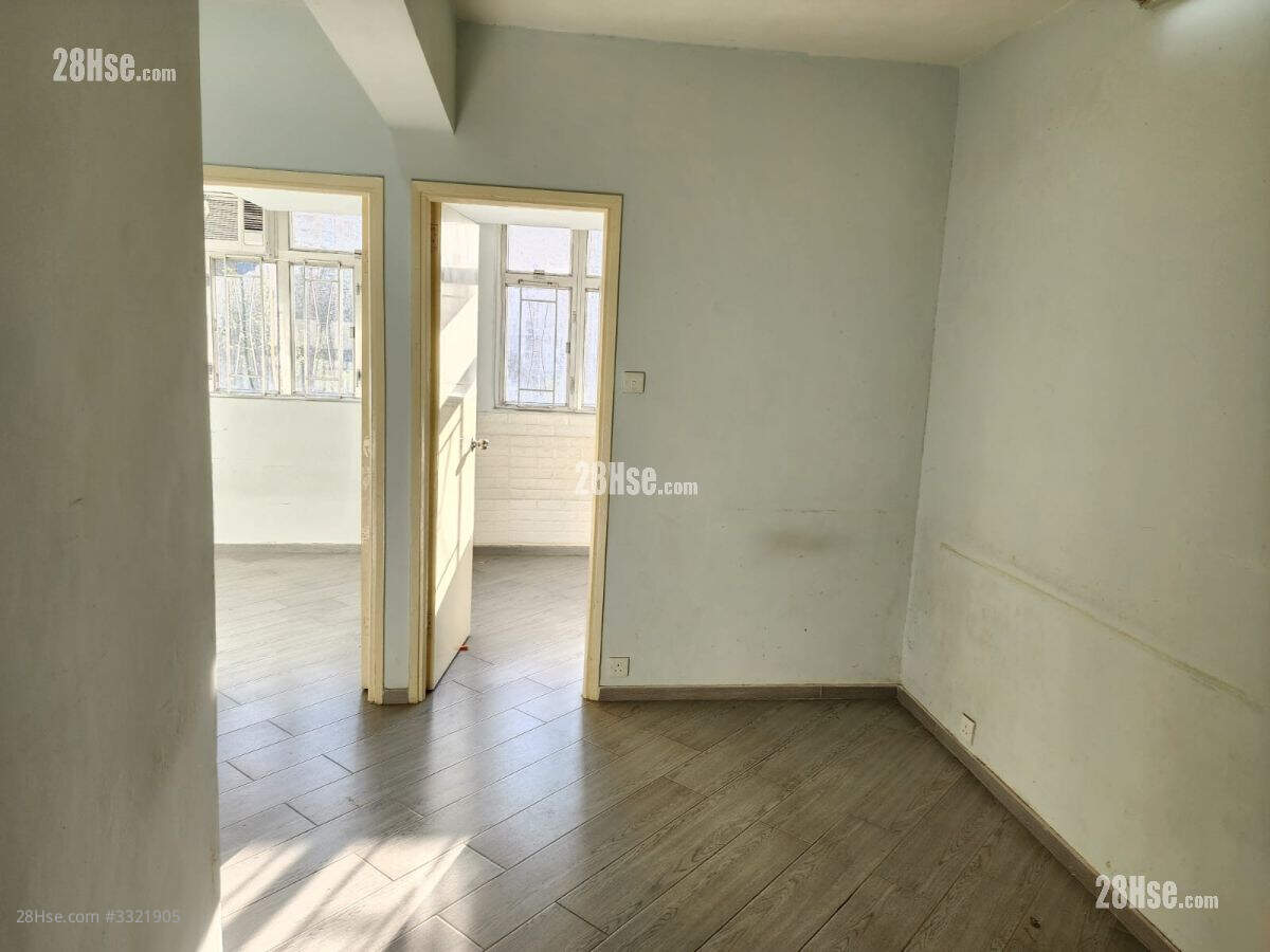 Lai King Building Rental 3 Bedrooms , 1 Bathroom 420 ft² ( 39.0 m² )