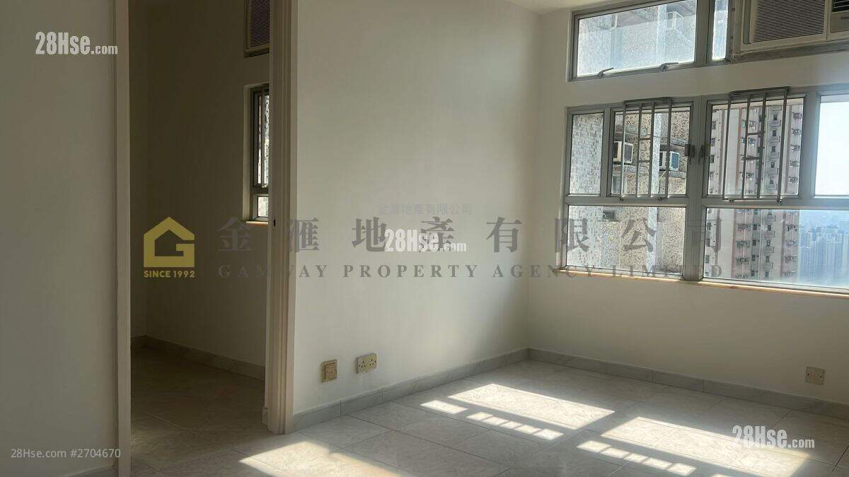 King Lai Court Sell 2 Bedrooms , 1 Bathroom 401 ft² ( 37.3 m² )