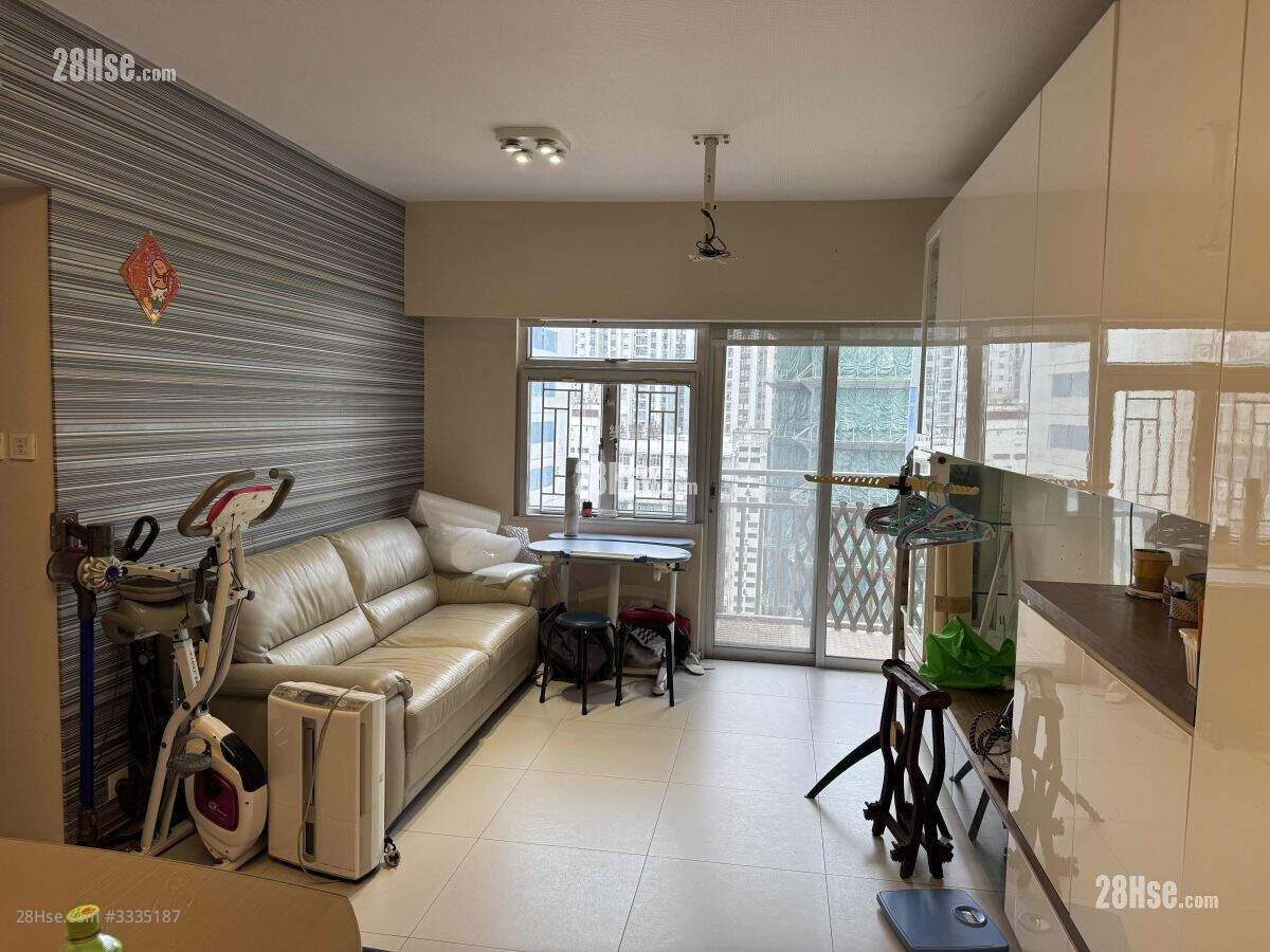 Bo Fung Gardens Sell 3 Bedrooms , 2 Bathrooms 823 ft² ( 76.5 m² )