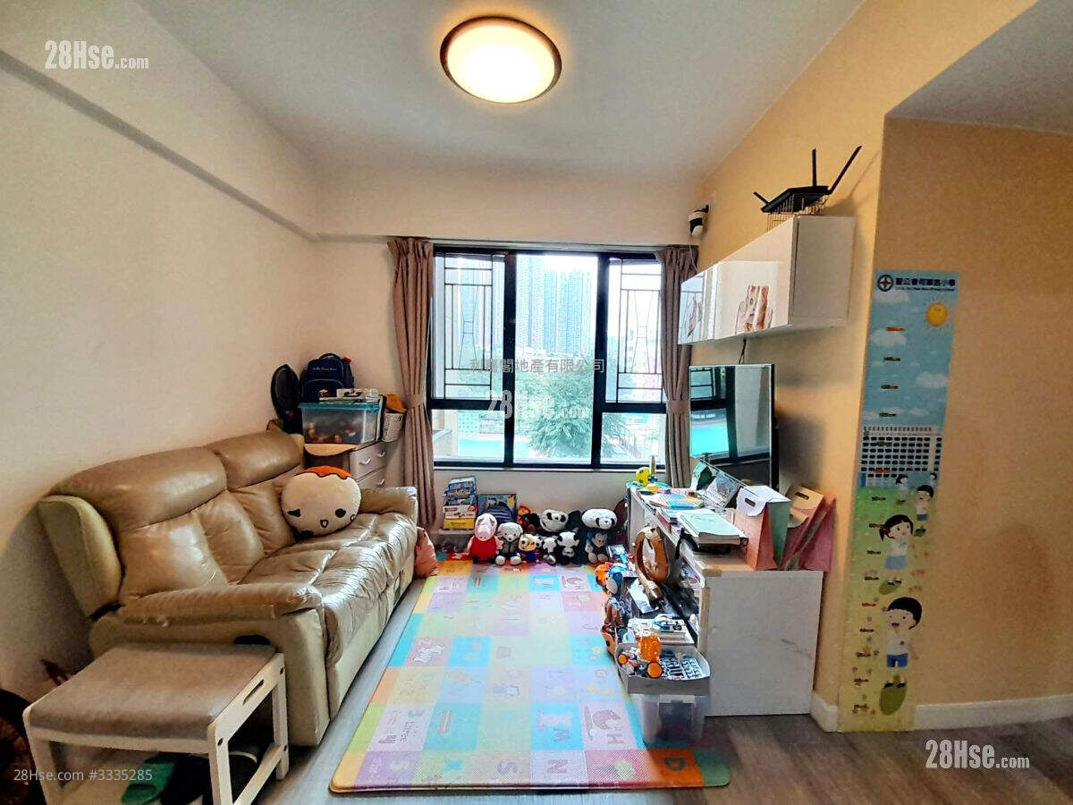 Tsing Yi Garden Sell 3 Bedrooms 547 ft² ( 50.8 m² )