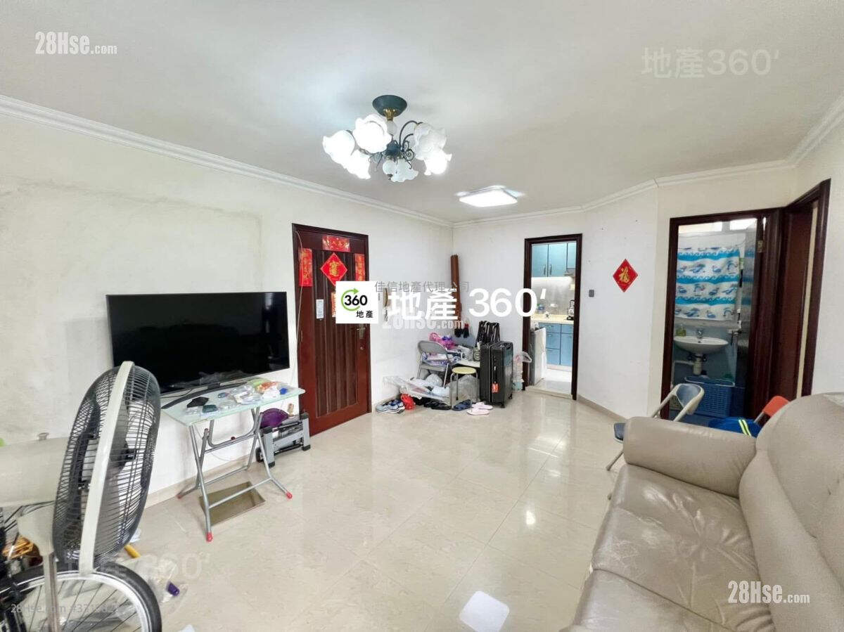 Tak Nga Court Sell 2 Bedrooms , 1 Bathroom 443 ft² ( 41.2 m² )