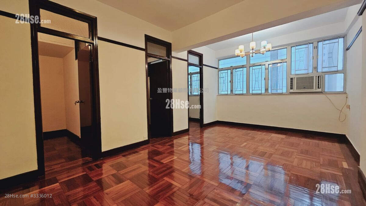 Lok Yau Building Sell 3 Bedrooms , 1 Bathroom 591 ft² ( 54.9 m² )