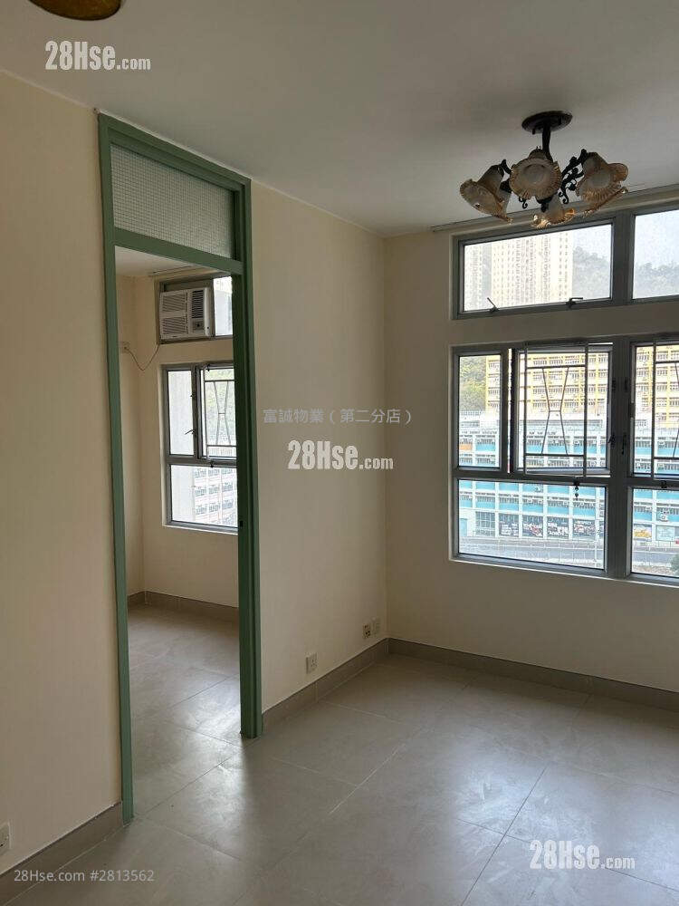 Yau Chui Court Sell 2 Bedrooms , 1 Bathroom 400 ft² ( 37.2 m² )