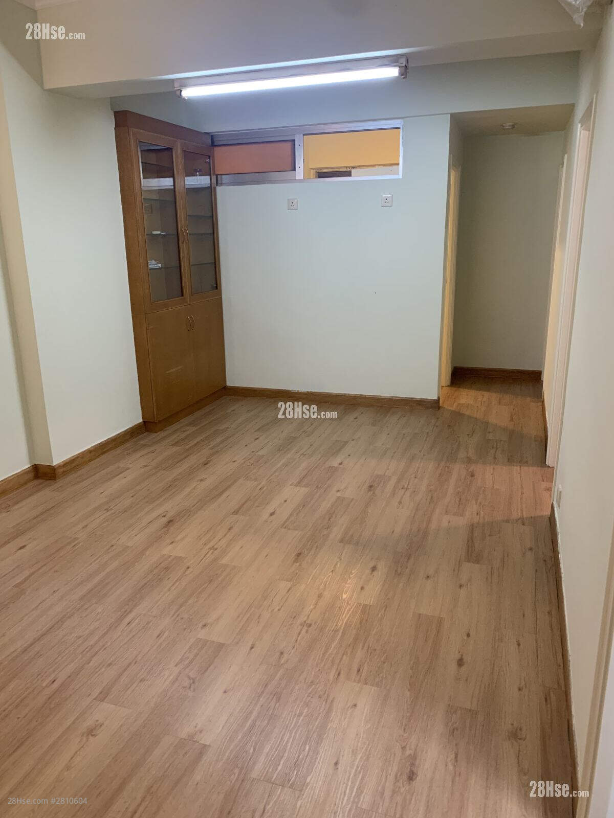 Man Yuen Building Rental 3 Bedrooms , 1 Bathroom 565 ft² ( 52.5 m² )