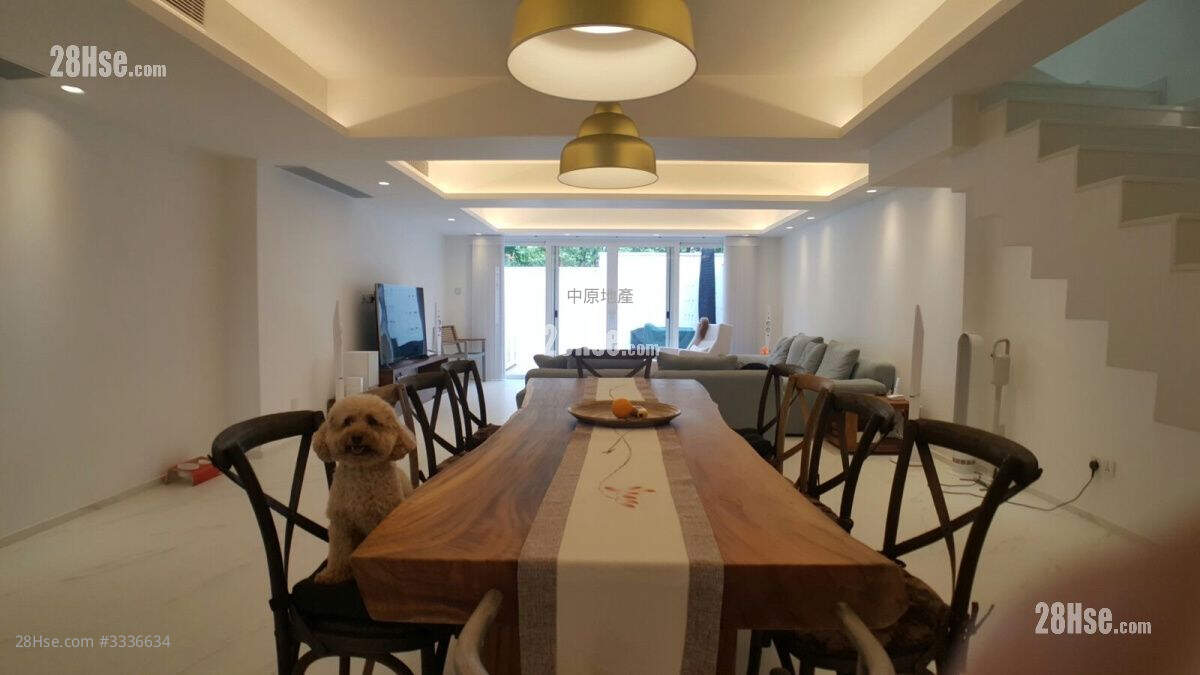 Hong Lok Yuen Sell 2 Bedrooms 1,214 ft² ( 112.8 m² )