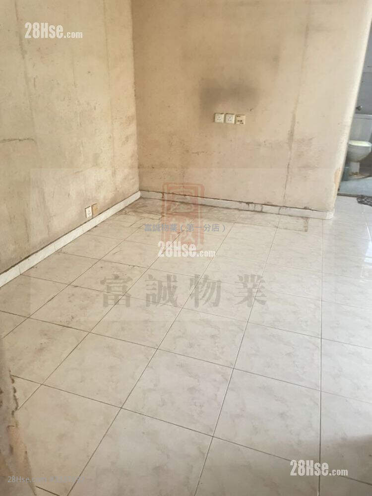 Yau Tong Centre Sell 2 Bedrooms , 1 Bathroom 405 ft² ( 37.6 m² )