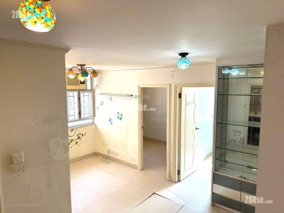 Siu Hei Court Sell 2 Bedrooms , 1 Bathroom 415 ft² ( 38.6 m² )