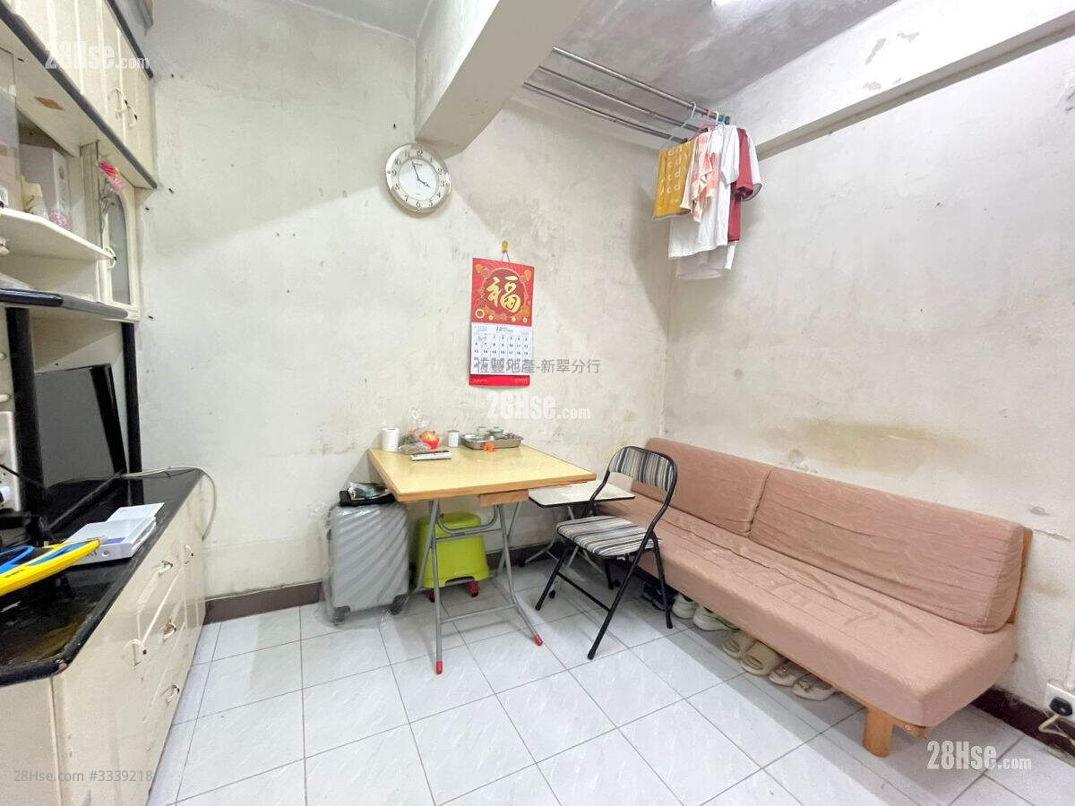 Yen Lok Building Sell 2 Bedrooms , 1 Bathroom 290 ft² ( 26.9 m² )