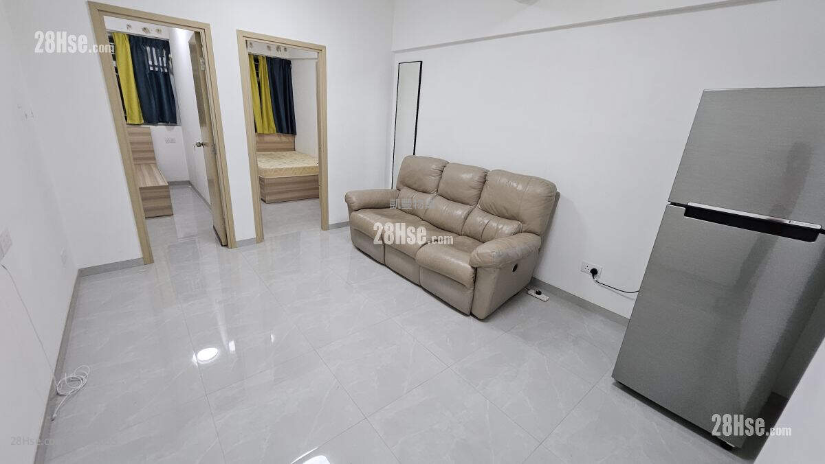 Golden Jubilee House Rental 2 Bedrooms , 1 Bathroom 393 ft² ( 36.5 m² )