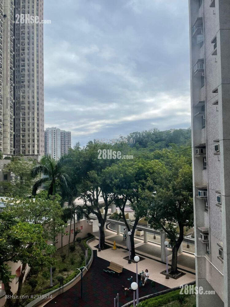 Fu Keung Court Sell 3 Bedrooms , 1 Bathroom 577 ft² ( 53.6 m² )