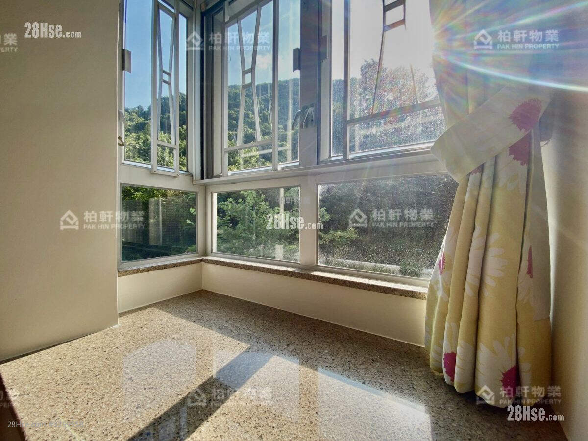 Wah Shun Gardens Sell 3 Bedrooms , 1 Bathroom 573 ft² ( 53.2 m² )