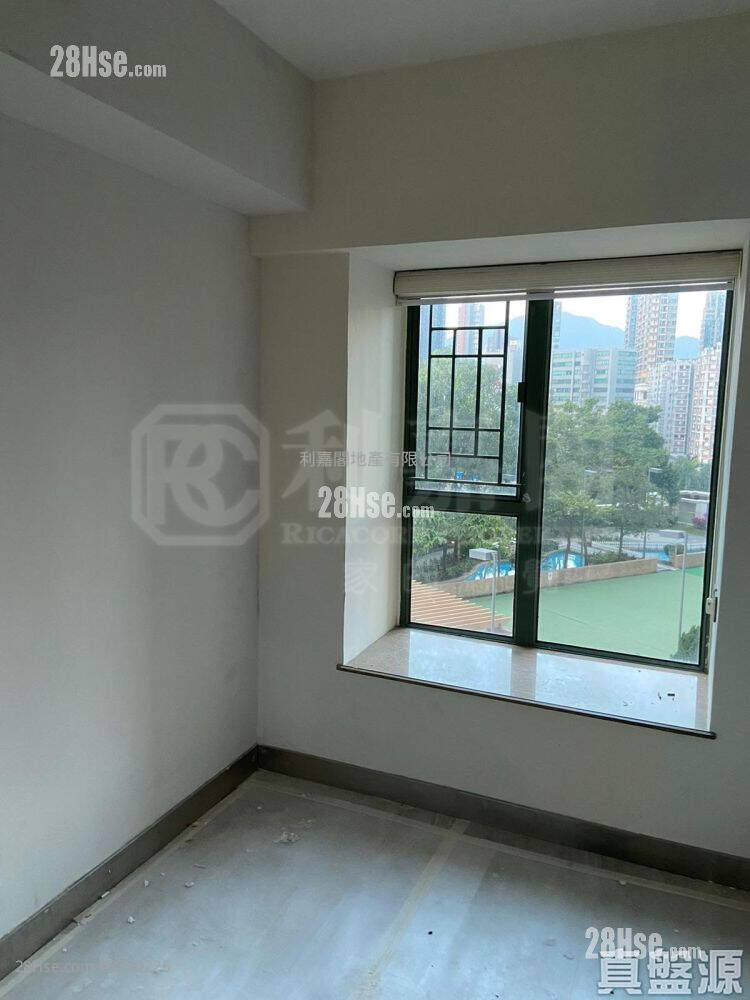 Central Park Rental 3 Bedrooms , 2 Bathrooms 592 ft² ( 55.0 m² )