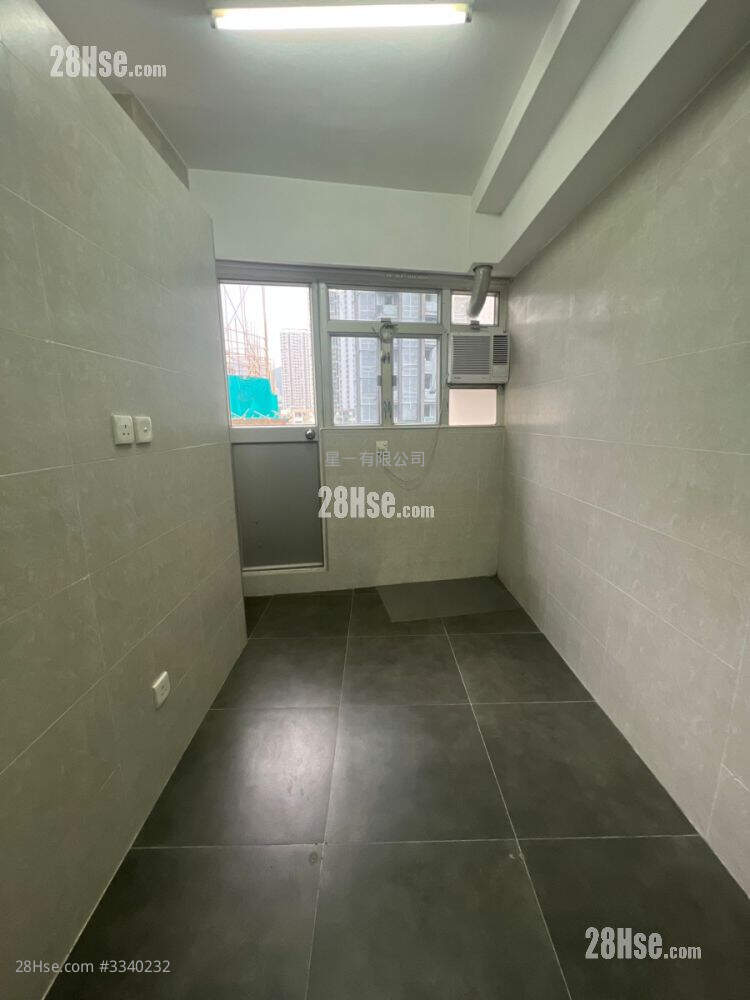 Rondall Building Rental Studio , 1 Bathroom 120 ft² ( 11.1 m² )