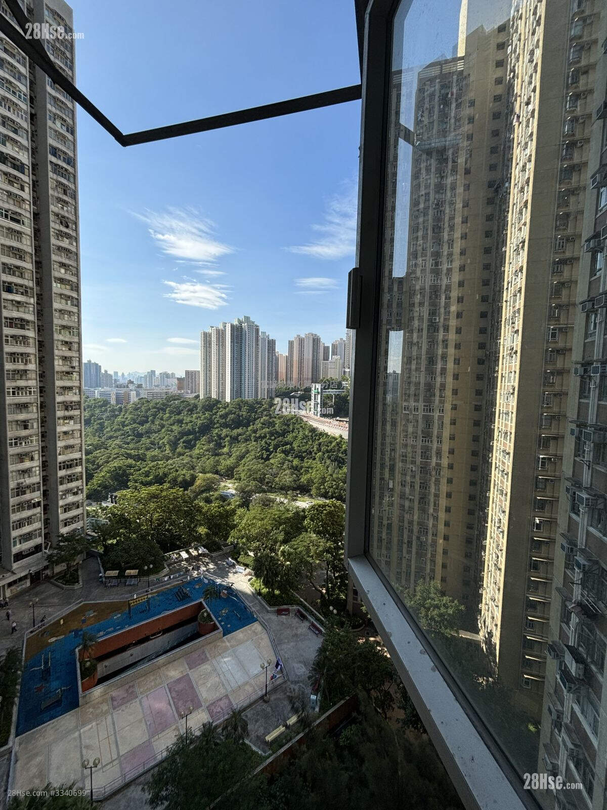 Hong Wah Court Sell 2 Bedrooms , 1 Bathroom 423 ft² ( 39.3 m² )