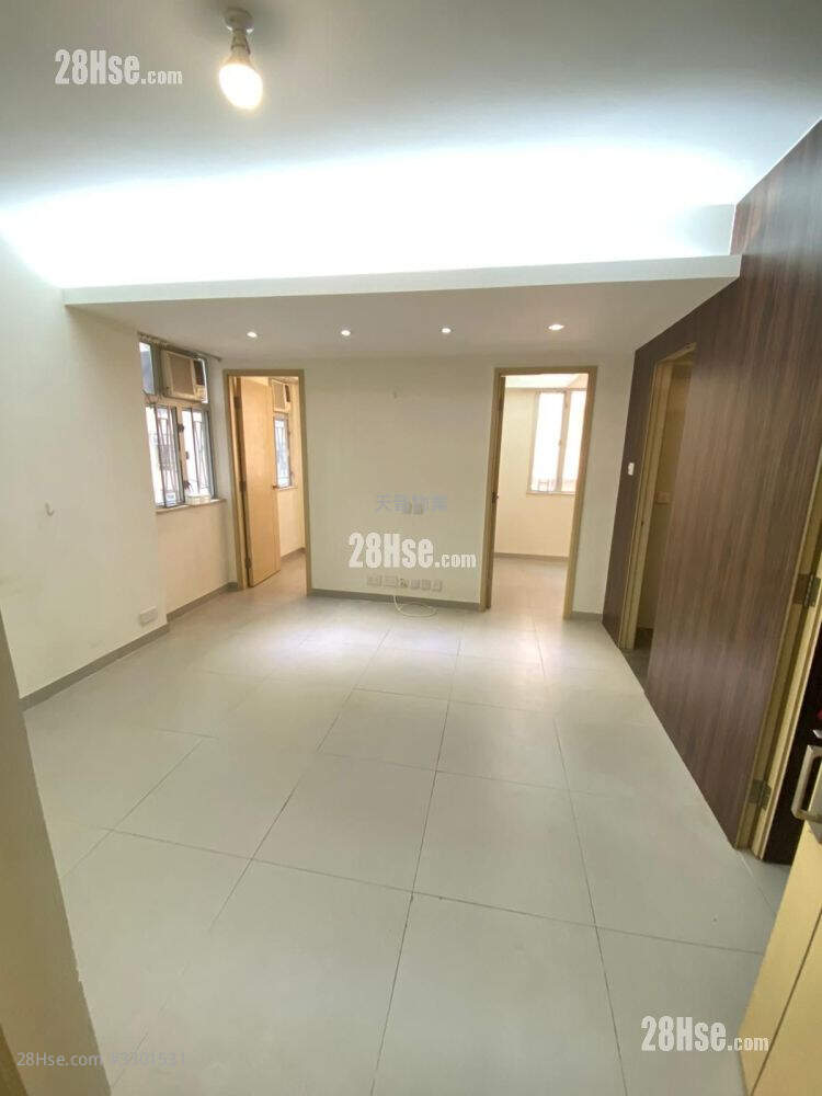 Fook Wan Mansion Sell 2 Bedrooms , 1 Bathroom 382 ft² ( 35.5 m² )