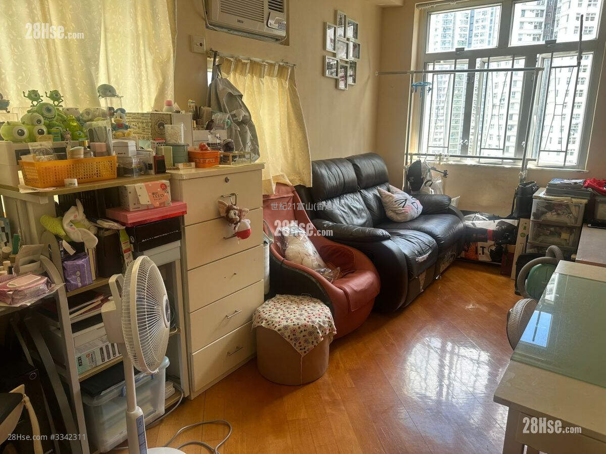 Sun Lai Garden Sell 2 Bedrooms , 1 Bathroom 386 ft² ( 35.9 m² )