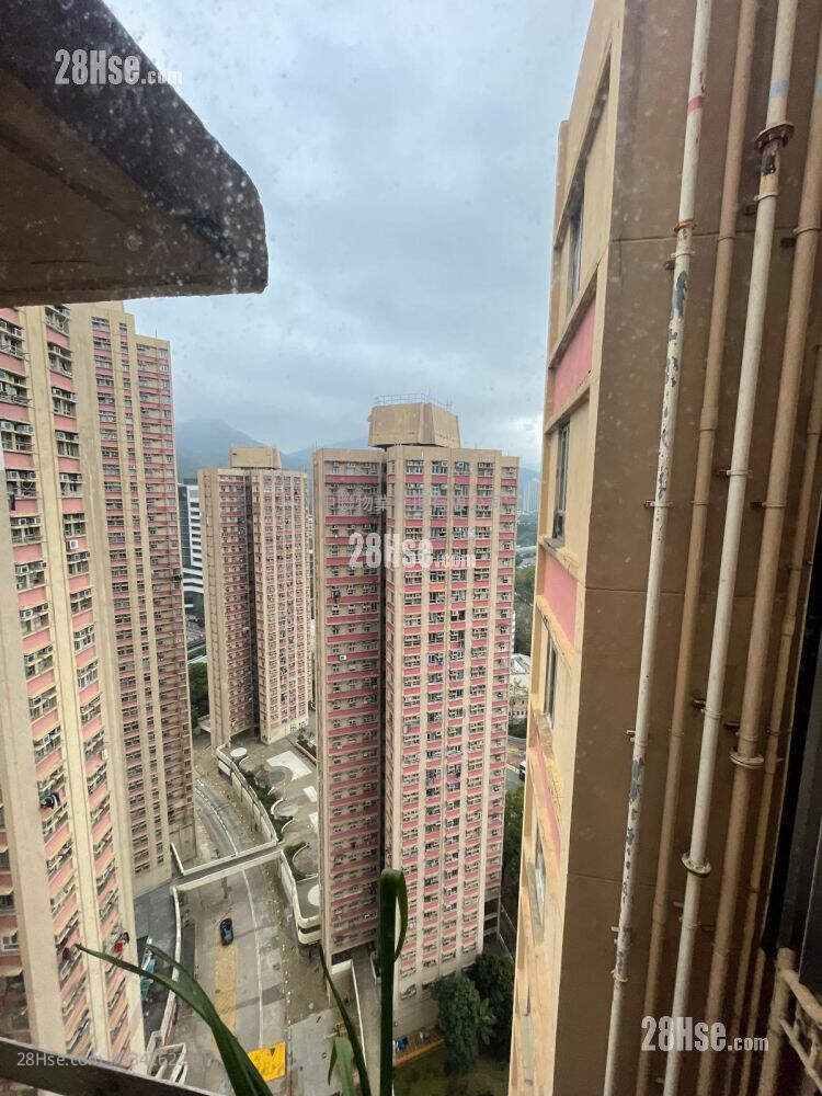 Yue Tin Court Sell 2 Bedrooms , 1 Bathroom 466 ft² ( 43.3 m² )