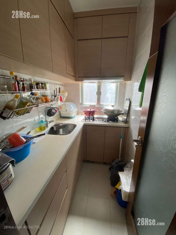 Po Yuen Mansion Sell 3 Bedrooms , 1 Bathroom 471 ft² ( 43.8 m² )