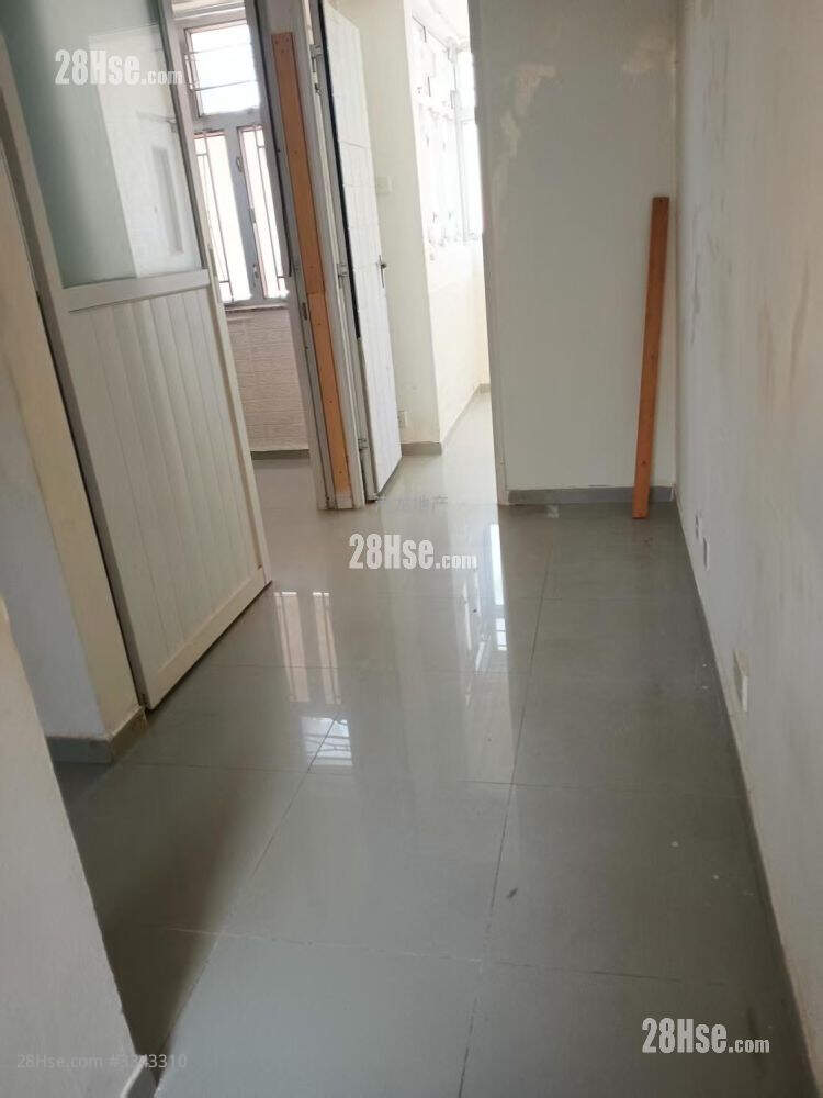 Shun Pong Building Sell 2 Bedrooms , 1 Bathroom 237 ft² ( 22.0 m² )