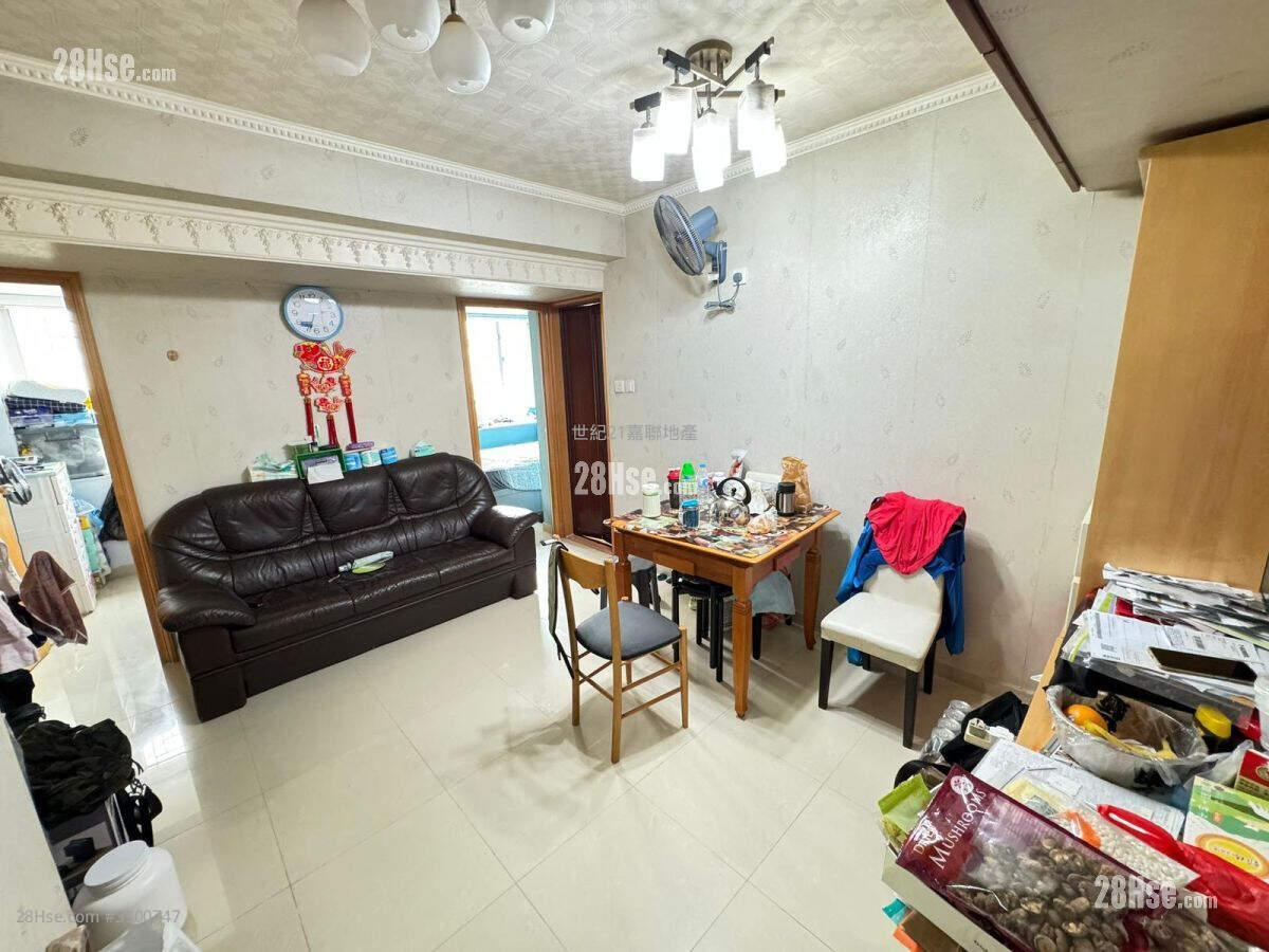 Ap Lei Chau Centre Sell 2 Bedrooms , 1 Bathroom 332 ft² ( 30.8 m² )