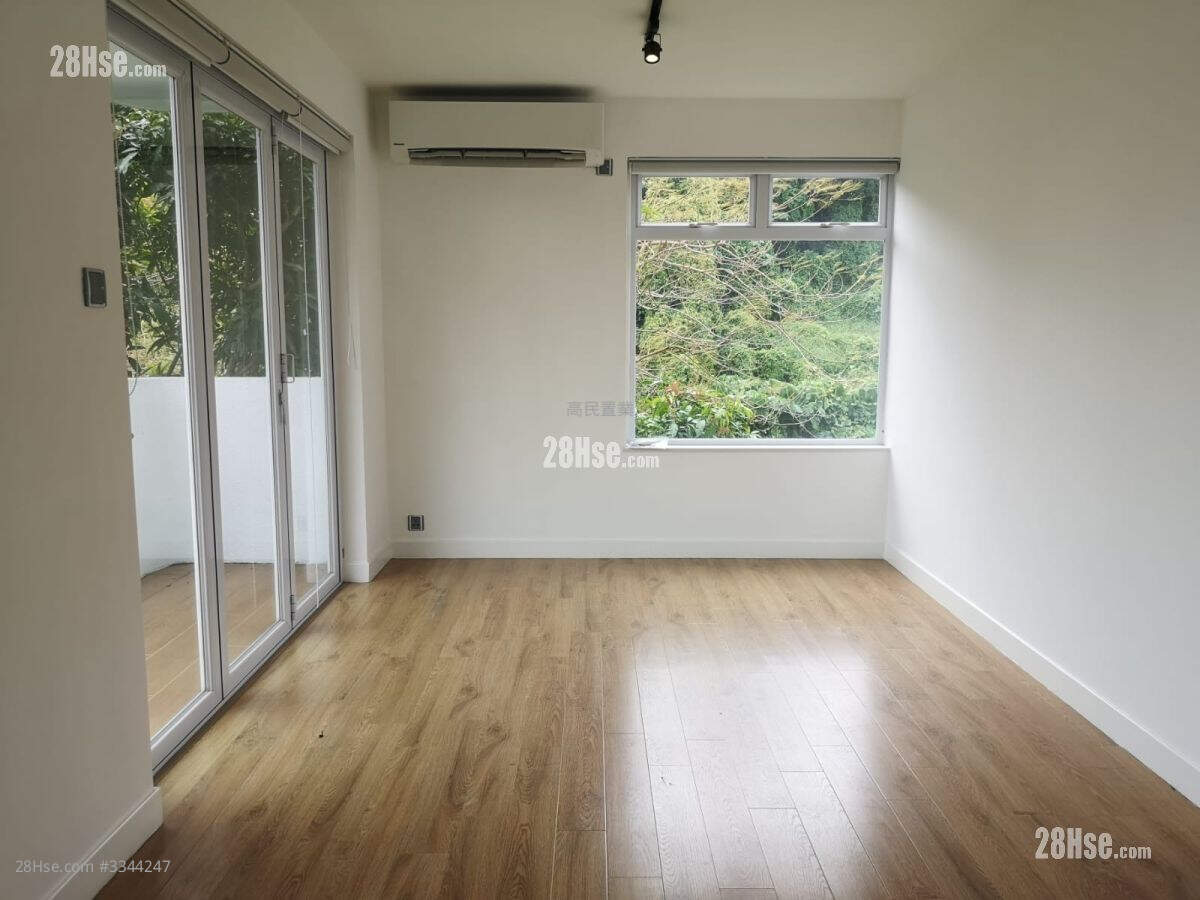 Sheung Yeung Village Sell 4 Bedrooms , 2 Bathrooms 2,100 ft² ( 195.1 m² )