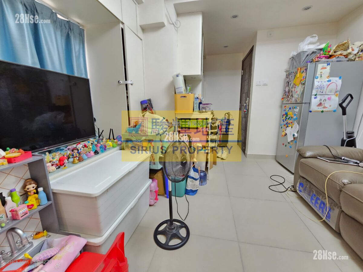 Chi Fai Court Sell 2 Bedrooms , 1 Bathroom 338 ft² ( 31.4 m² )