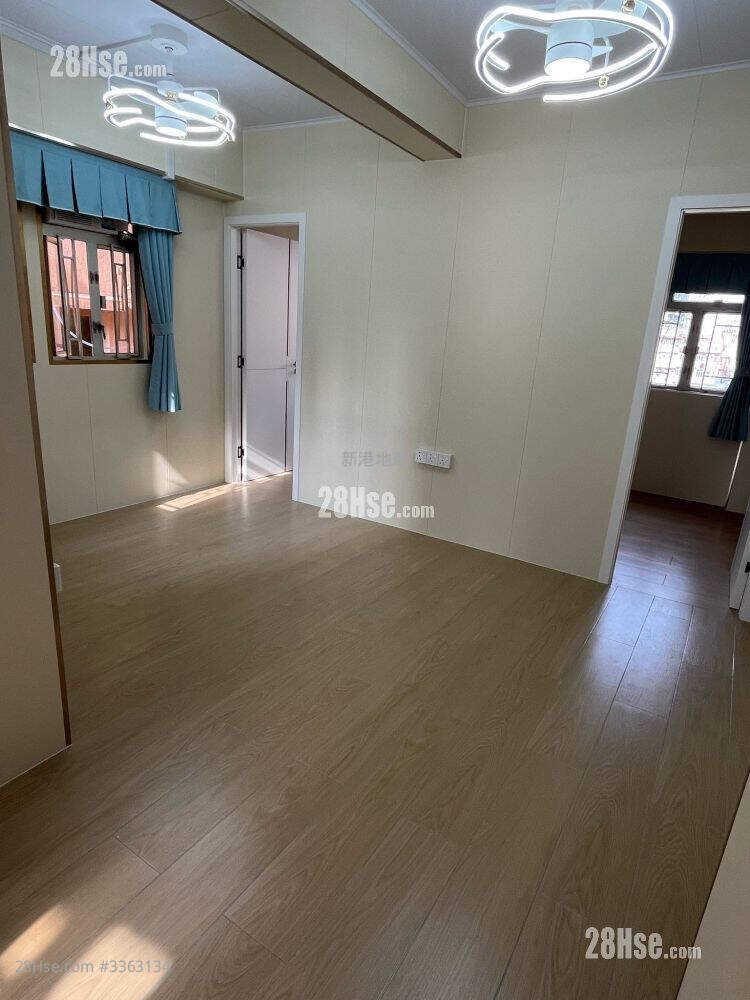 Wah On Building Sell 2 Bedrooms , 1 Bathroom 375 ft² ( 34.8 m² )