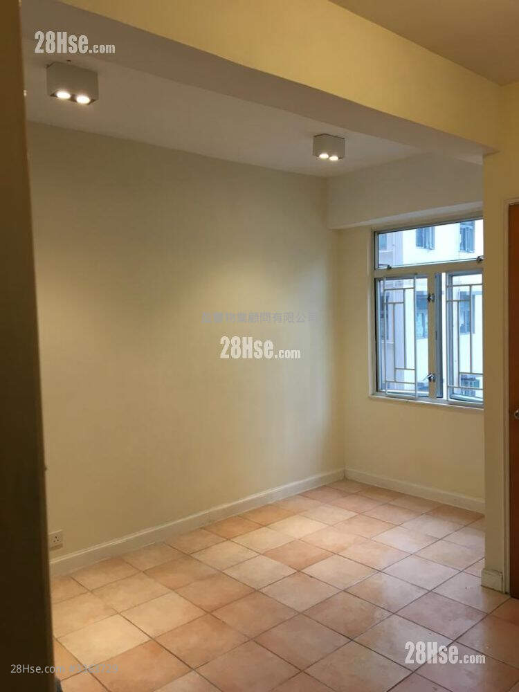 Man Shek Building Sell Studio , 1 Bathroom 246 ft² ( 22.9 m² )