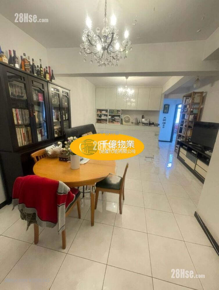 Cheung Ling Mansion Sell 3 Bedrooms , 1 Bathroom 700 ft² ( 65.0 m² )